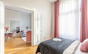 Luxury 3Bedrm 2Bathrm Apartment With Danube River View